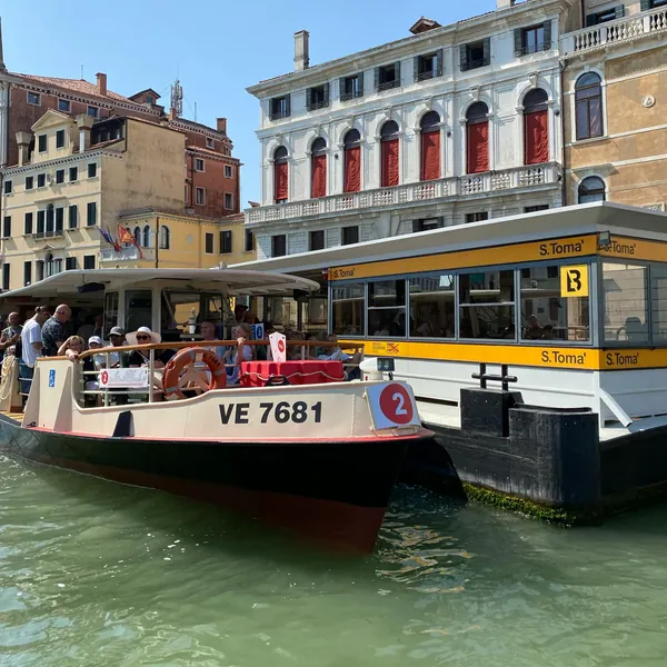Line 2 vaporetto at San Tomà pontoon